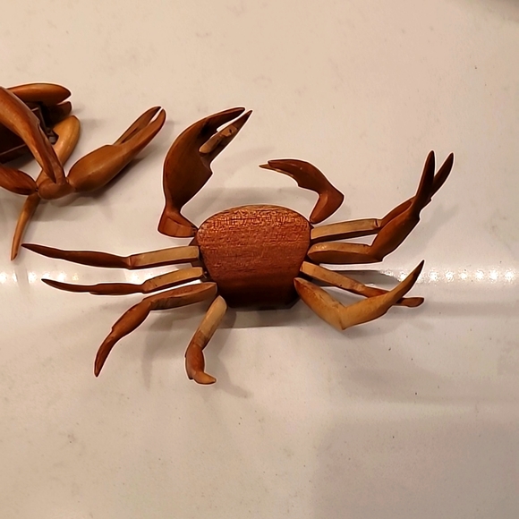 Hand carved wooden crab 🦀 and lobster 🦞. Hand made in the Bahamas - Picture 8 of 11